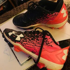 Under Armor girls size 2 cleats